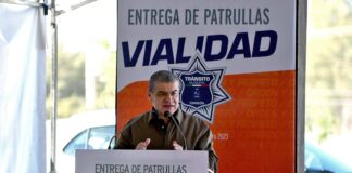 ENTREGAN MIGUEL RIQUELME Y ROMÁN CEPEDA PATRULLAS DE VIALIDAD A TORREÓN