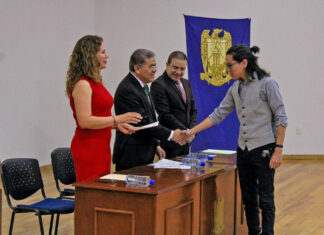 Entrega Coordinación de Unidad Torreón de la UAdeC a Alumnos Destacados Reconocimientos y Medalla a la Excelencia