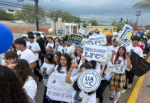 Con Desfile Dan la Bienvenida a las y los Lobos de la UAdeC en Monclova Unidad Norte