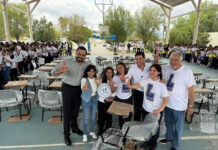 Recibe Escuela de Bachilleres “Ladislao Farías Campos” de la UAdeC en Monclova, Equipamiento de 100 Mesabancos