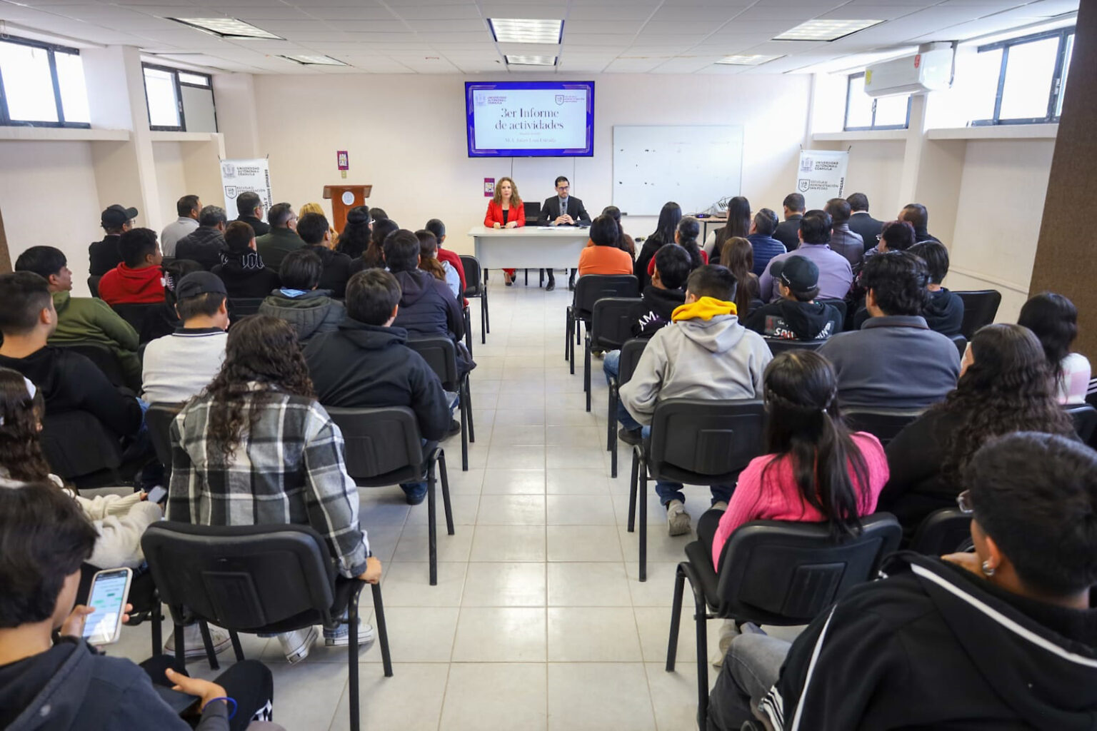 Rinde Tercer Informe de Actividades el Director de la Escuela de ...