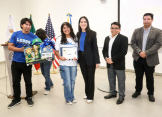 Premia UAdeC a los Ganadores del Commentary Challenge