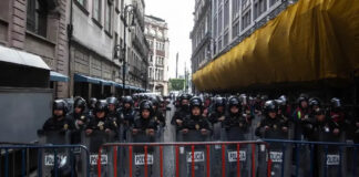 Policías impiden instalación de plantón de la CNTE en el Zócalo capitalino previo al Mundial 2026