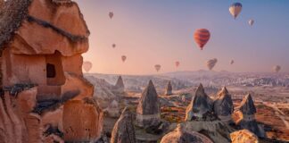 Capadocia: el paisaje volcánico e histórico que convirtió a Turquía en un destino único