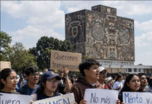 Aspirantes y docentes protestan en la UNAM y exigen repetir de forma presencial el examen de ingreso