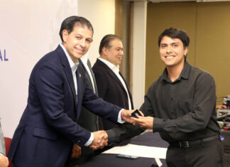 Entrega UAdeC las Becas de Movilidad Estudiantil 2026 “Lobos Internacionales”