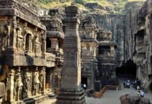 Ellora: la ciudad sagrada excavada en la roca que reúne tres grandes religiones de India
