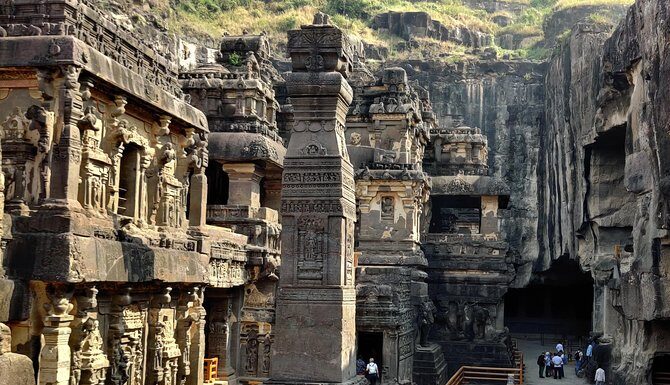 Ellora: la ciudad sagrada excavada en la roca que reúne tres grandes religiones de India