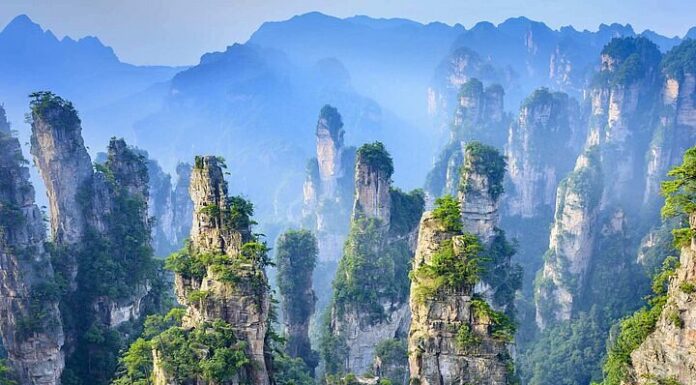 Parque Forestal Nacional de Zhangjiajie: las montañas que parecen flotar entre las nubes