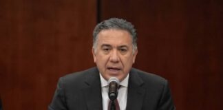 Enrique Inzunza deja la bancada de Morena y anuncia que seguirá como senador independiente