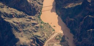 Inundación repentina golpea el Gran Cañón y deja muertos, desaparecidos y graves daños