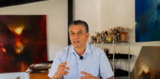 Después de 50 años de pintar, José Luis Bustamante cambia el lenguaje