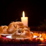 bread of dead on chopped paper and lighted candles and petals of cempasuchil with dark background; Shutterstock ID 1218684805; Proyecto/Negocio: Sabor y Estilo; Equipo: MKT